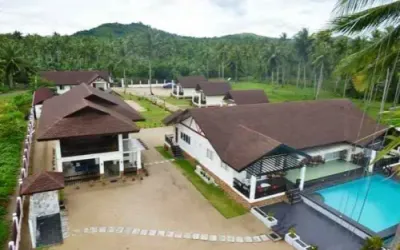 Beachfront Resort Paradise with Villas & Pool! 